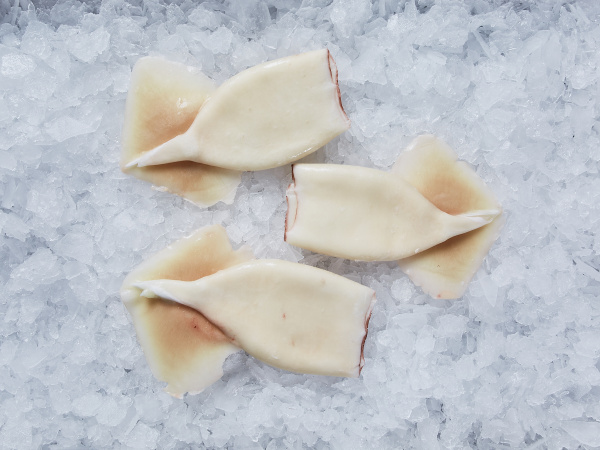 Кальмар очищенный свежемороженый