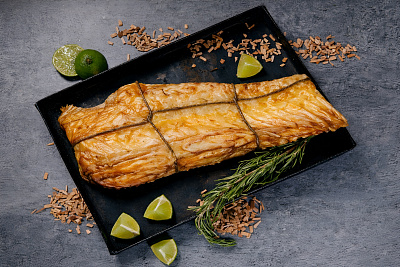 Масляная рыба хребет горячего копчения