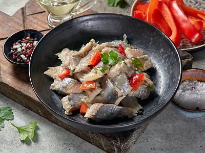 Сельдь филе в кисло-сладком соусе с паприкой 